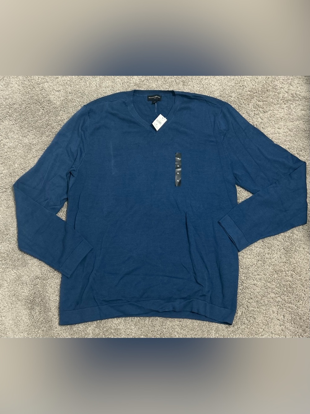 Banana Republic Men's V-Neck Sweater in Deep Blue
